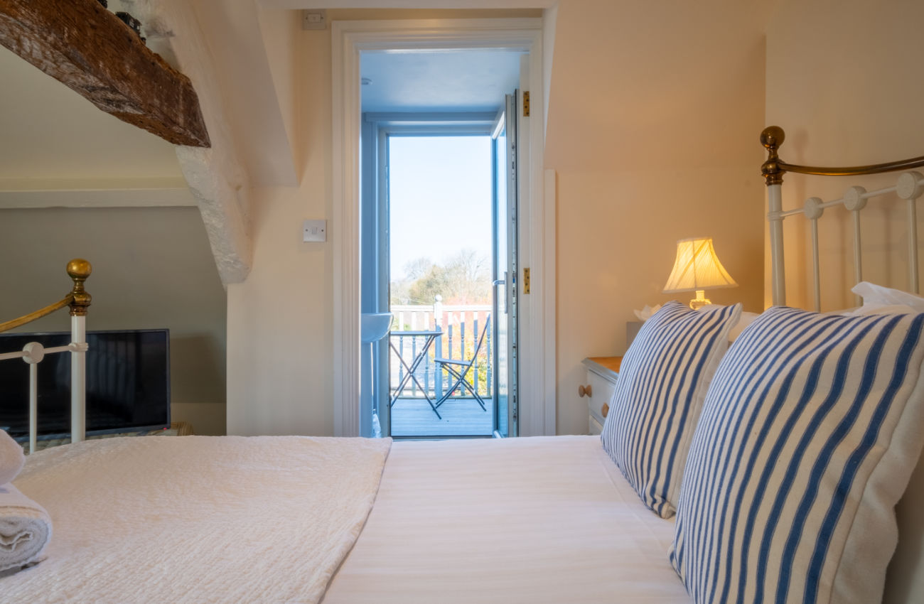 Double bedroom with balcony