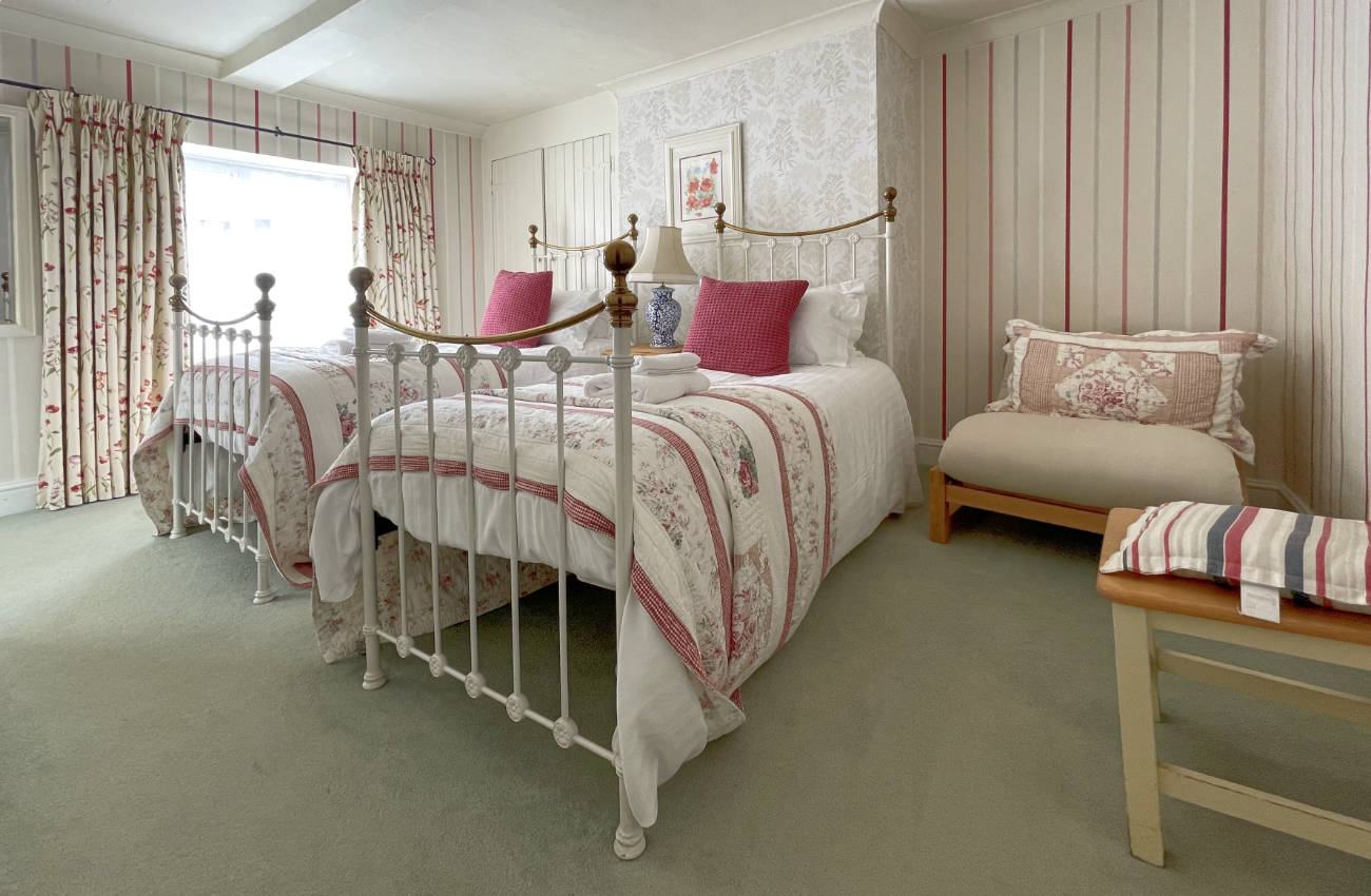Twin bedroom